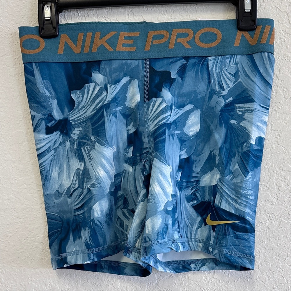 Bundle Nike Pro Women's 5" Shorts & Swoosh Medium-Support Padded Sports Bra - Picture 6 of 14